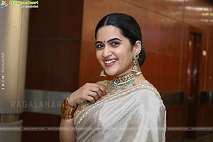 Sravanthi Chokarapu at Hi Life Exhibition Grand Launch