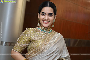 Sravanthi Chokarapu at Hi Life Exhibition Grand Launch