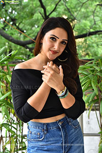 Sridevi Vijaykumar at Sundarakanda Movie Interview