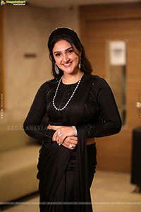 Sridevi Vijaykumar stills in Black Saree, HD Gallery