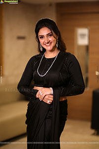 Sridevi Vijaykumar stills in Black Saree, HD Gallery