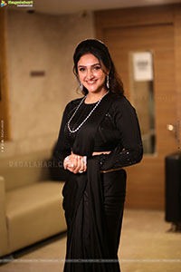 Sridevi Vijaykumar stills in Black Saree, HD Gallery