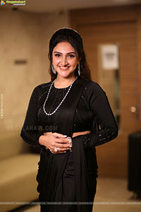 Sridevi Vijaykumar stills in Black Saree, HD Gallery