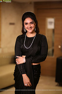 Sridevi Vijaykumar stills in Black Saree, HD Gallery