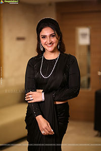Sridevi Vijaykumar stills in Black Saree, HD Gallery