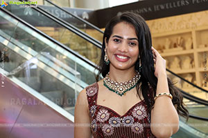Swetha Ghattamaneni Latest Stills, HD Photo Gallery