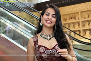 Swetha Ghattamaneni Latest Stills, HD Photo Gallery