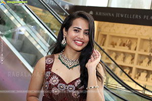 Swetha Ghattamaneni Latest Stills, HD Photo Gallery