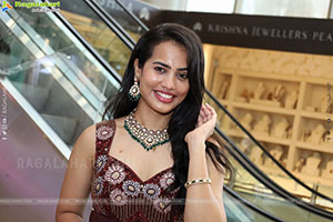 Swetha Ghattamaneni Latest Stills, HD Photo Gallery