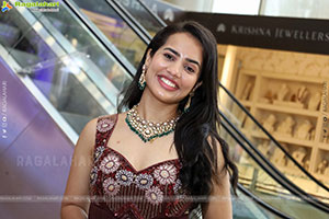Swetha Ghattamaneni Latest Stills, HD Photo Gallery