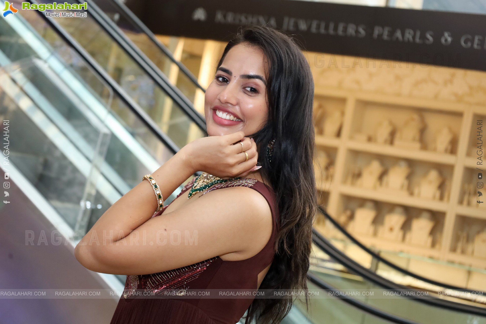 Swetha Ghattamaneni Latest Stills, HD Photo Gallery