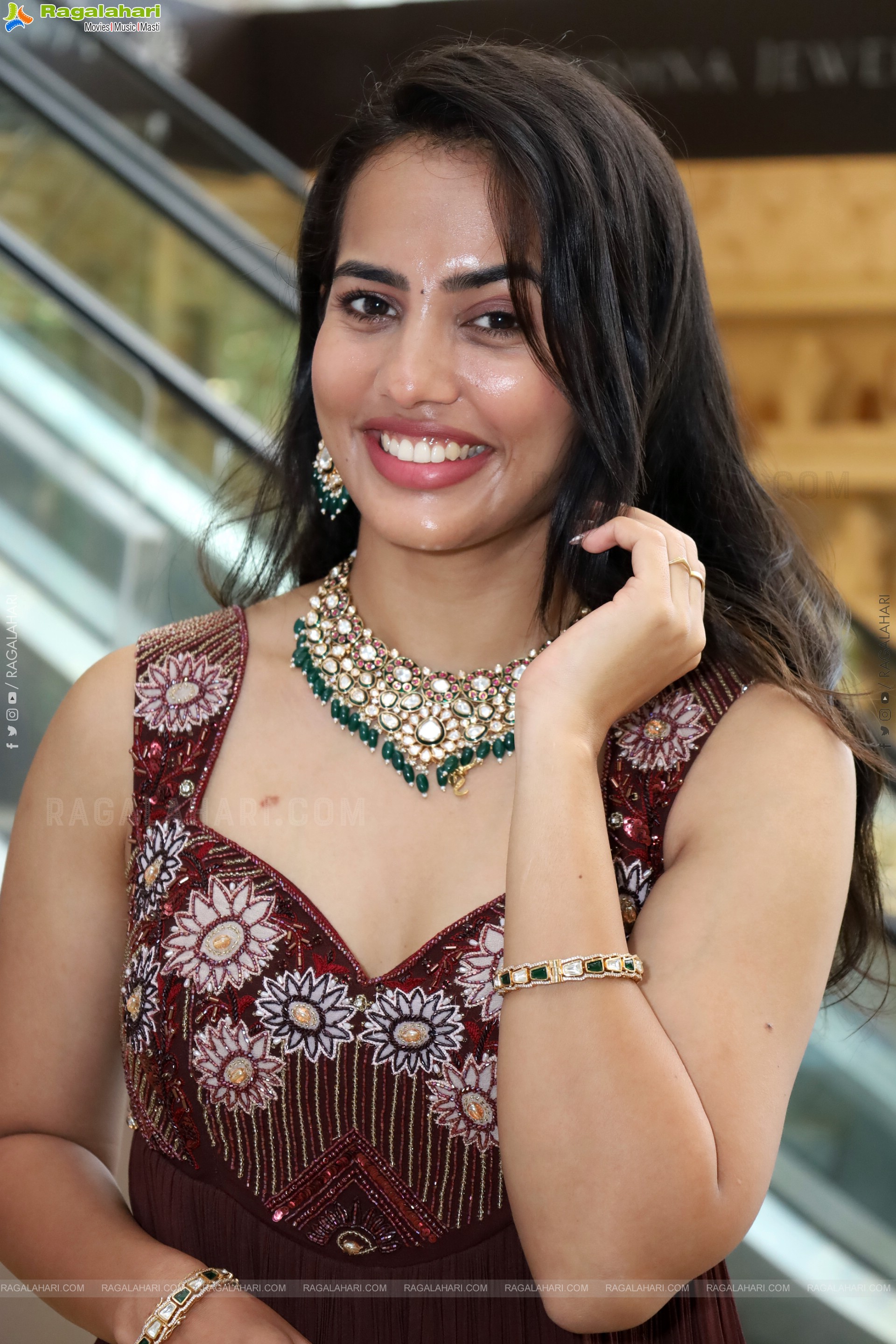 Swetha Ghattamaneni Latest Stills, HD Photo Gallery