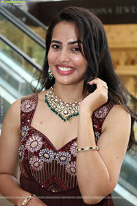 Swetha Ghattamaneni Latest Stills, HD Photo Gallery