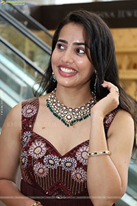 Swetha Ghattamaneni Latest Stills, HD Photo Gallery