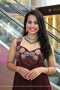 Swetha Ghattamaneni Latest Stills, HD Photo Gallery