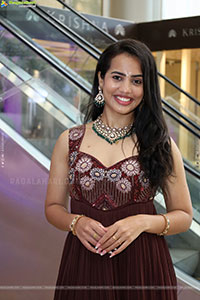 Swetha Ghattamaneni Latest Stills, HD Photo Gallery