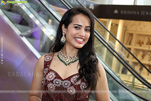 Swetha Ghattamaneni Latest Stills, HD Photo Gallery
