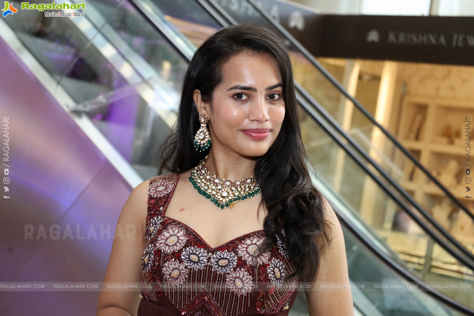 Swetha Ghattamaneni Latest Stills, HD Photo Gallery