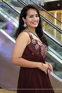 Swetha Ghattamaneni Latest Stills, HD Photo Gallery