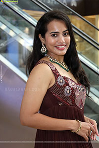 Swetha Ghattamaneni Latest Stills, HD Photo Gallery