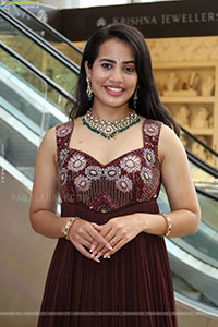 Swetha Ghattamaneni Latest Stills, HD Photo Gallery