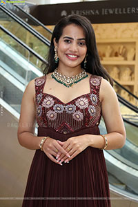 Swetha Ghattamaneni Latest Stills, HD Photo Gallery