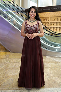 Swetha Ghattamaneni Latest Stills, HD Photo Gallery