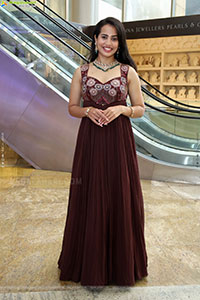 Swetha Ghattamaneni Latest Stills, HD Photo Gallery
