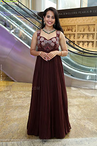 Swetha Ghattamaneni Latest Stills, HD Photo Gallery