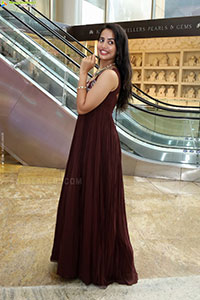 Swetha Ghattamaneni Latest Stills, HD Photo Gallery