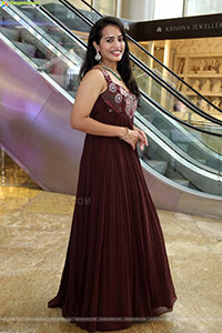 Swetha Ghattamaneni Latest Stills, HD Photo Gallery