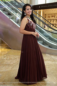 Swetha Ghattamaneni Latest Stills, HD Photo Gallery