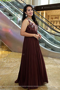 Swetha Ghattamaneni Latest Stills, HD Photo Gallery