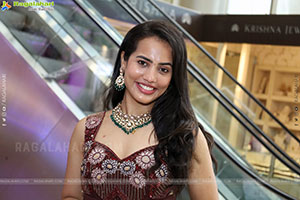 Swetha Ghattamaneni Latest Stills, HD Photo Gallery