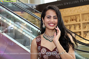 Swetha Ghattamaneni Latest Stills, HD Photo Gallery