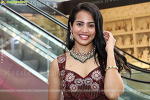 Swetha Ghattamaneni Latest Stills, HD Photo Gallery