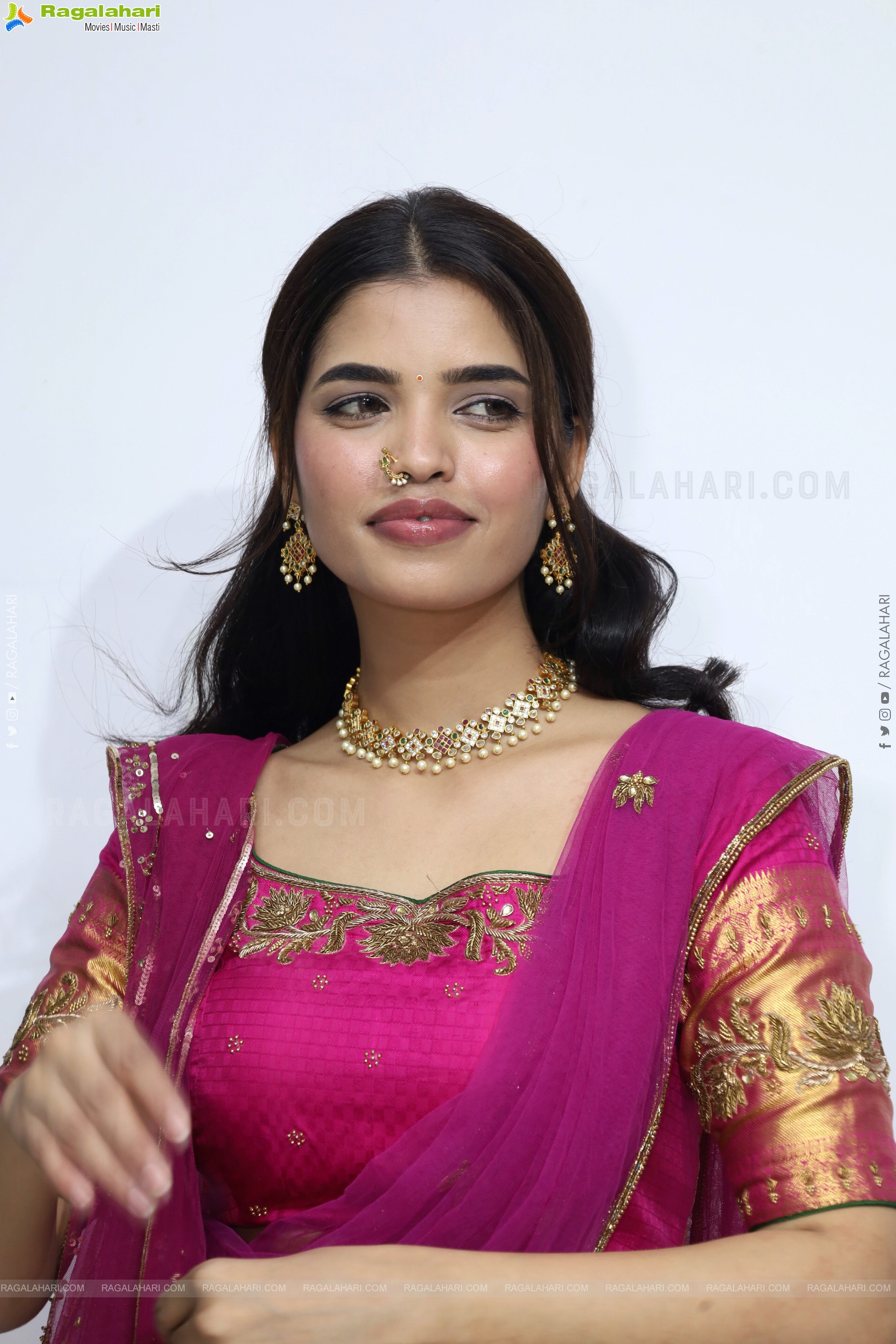 Urmila Chauhan Latest Glam Photoshoot Stills, HD Gallery