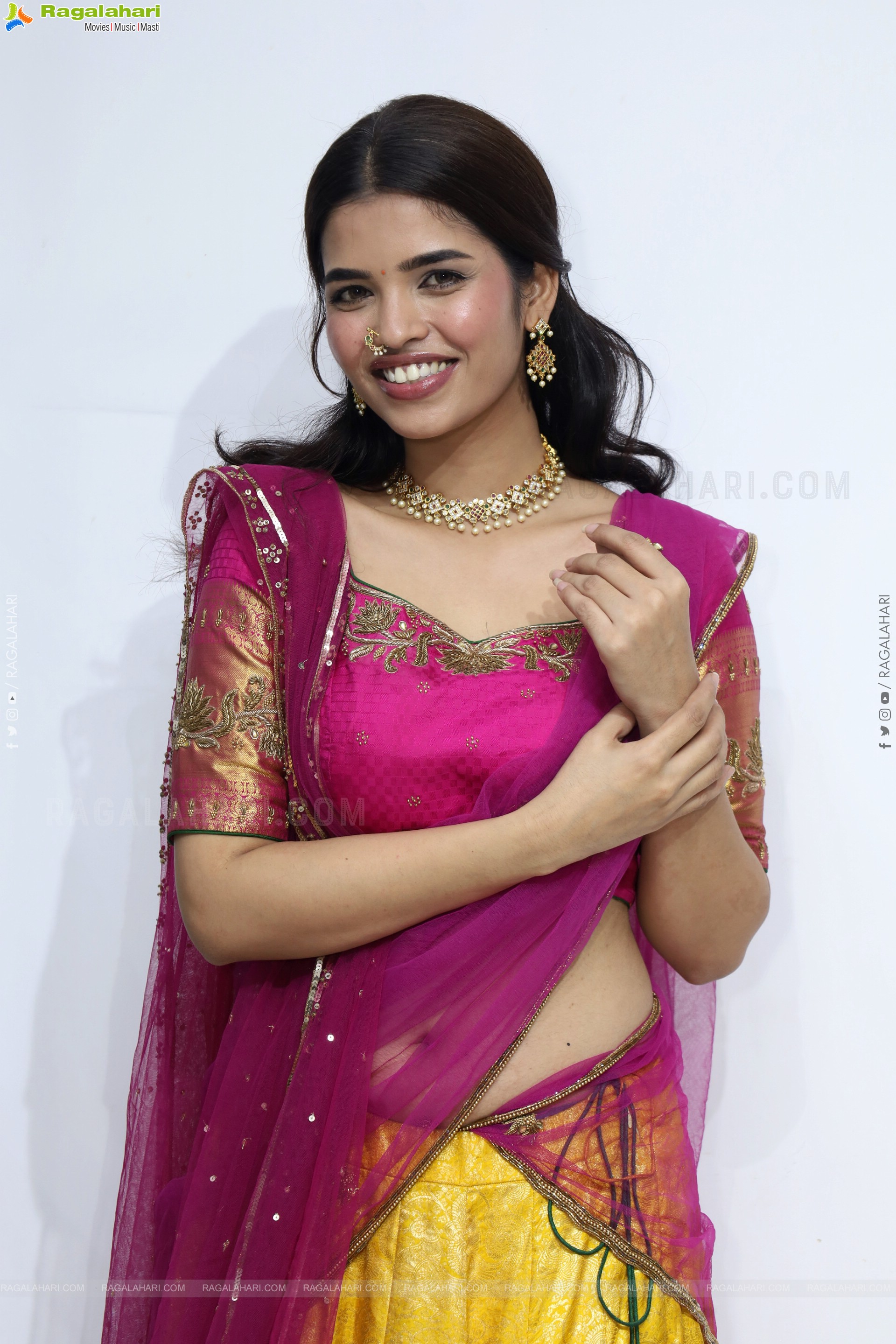 Urmila Chauhan Latest Glam Photoshoot Stills, HD Gallery