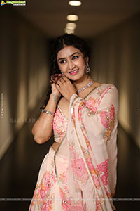 Farnaz Shetty Glam Photoshoot Stills, HD Gallery