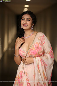 Farnaz Shetty Glam Photoshoot Stills, HD Gallery