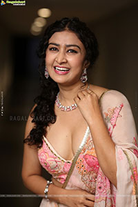 Farnaz Shetty Glam Photoshoot Stills, HD Gallery