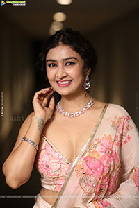 Farnaz Shetty Glam Photoshoot Stills, HD Gallery