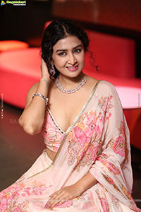 Farnaz Shetty Glam Photoshoot Stills, HD Gallery