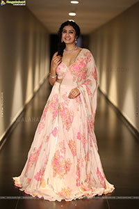 Farnaz Shetty Glam Photoshoot Stills, HD Gallery