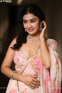 Farnaz Shetty Glam Photoshoot Stills, HD Gallery