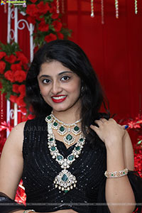 Lakshmi Priya Glam stills in Black Dress, HD Gallery