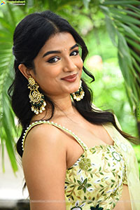 Satwika at Veta Movie Launch, HD Gallery
