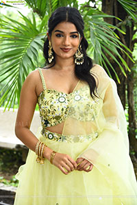 Satwika at Veta Movie Launch, HD Gallery