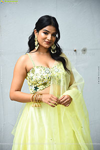 Satwika at Veta Movie Launch, HD Gallery