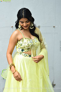 Satwika at Veta Movie Launch, HD Gallery